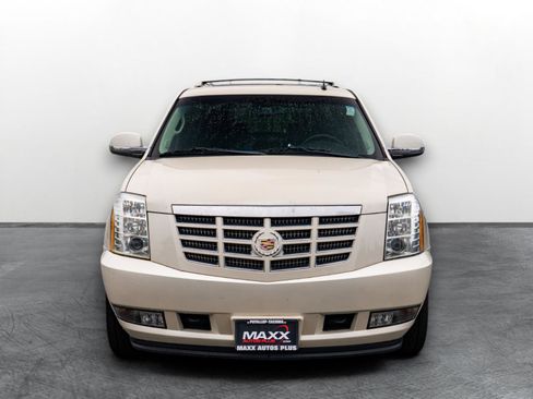 Used 2013 Cadillac Escalade Premium AWD/4WD image 2