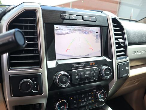 Used 2019 Ford F250 Lariat w/ Lariat Value Package image 16