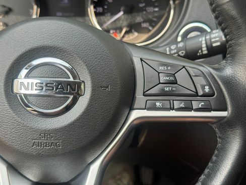 Used 2018 Nissan Rogue SV w/ Premium Package AWD/4WD image 20