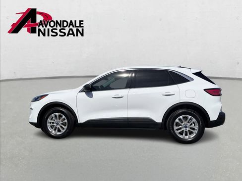 Used 2022 Ford Escape SE image 3