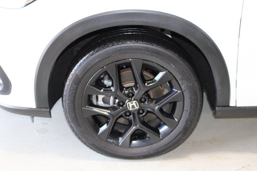 Used 2024 Honda HR-V Sport image 4
