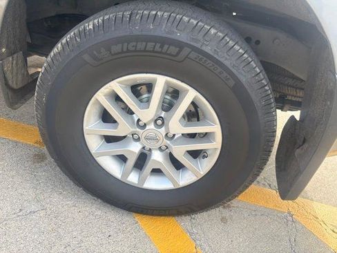 Used 2018 Nissan Frontier SV AWD/4WD image 12