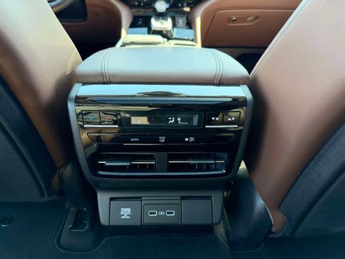 Used 2023 Acura MDX SH-AWD w/ Technology Package image 18