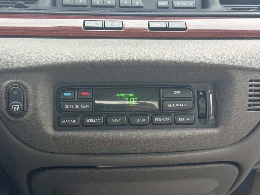 Used 2011 Ford Crown Victoria LX w/ Comfort Appearance Pkg RWD image 14