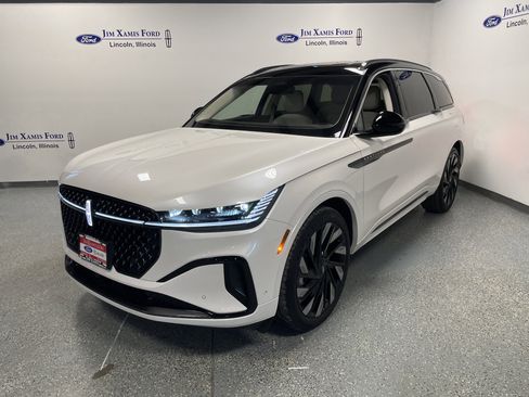 Used 2024 Lincoln Nautilus Black Label w/ Jet Appearance Package (87T) image 3