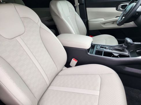 New 2025 Kia Sorento S AWD/4WD image 10