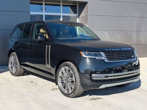 Used 2025 Land Rover Range Rover SE AWD/4WD image 3