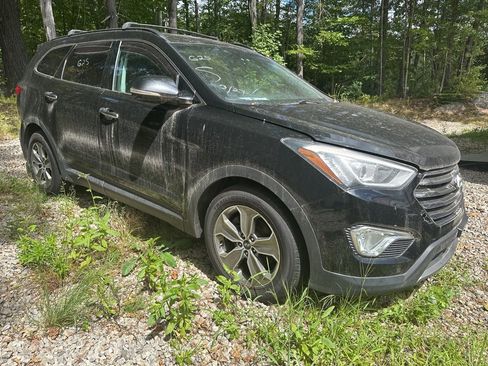 Used 2013 Hyundai Santa Fe GLS image 2