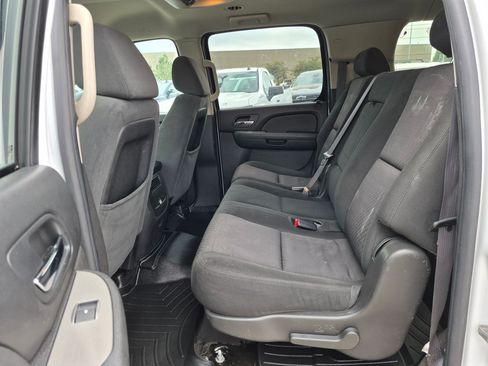 Used 2009 Chevrolet Suburban 2500 LS w/ Skid Plate Package AWD/4WD image 24
