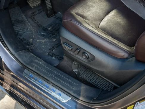 Used 2021 Toyota Sienna Platinum image 26