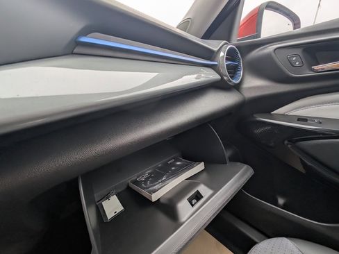 Used 2024 Chevrolet Trax LT w/ Driver Confidence Package image 28