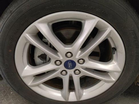 Used 2018 Ford Fusion SE w/ Fusion SE Technology Package FWD image 31