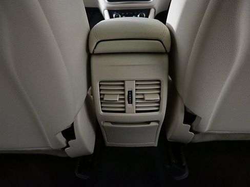 Certified 2020 Mercedes-Benz GLA 250 4MATIC image 19