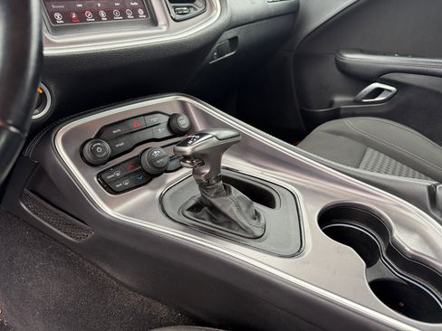 Used 2019 Dodge Challenger SXT image 10