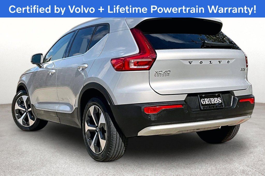 Used 2024 Volvo XC40 B5 Plus AWD/4WD image 16