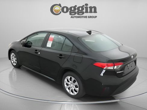 Used 2025 Toyota Corolla LE image 8