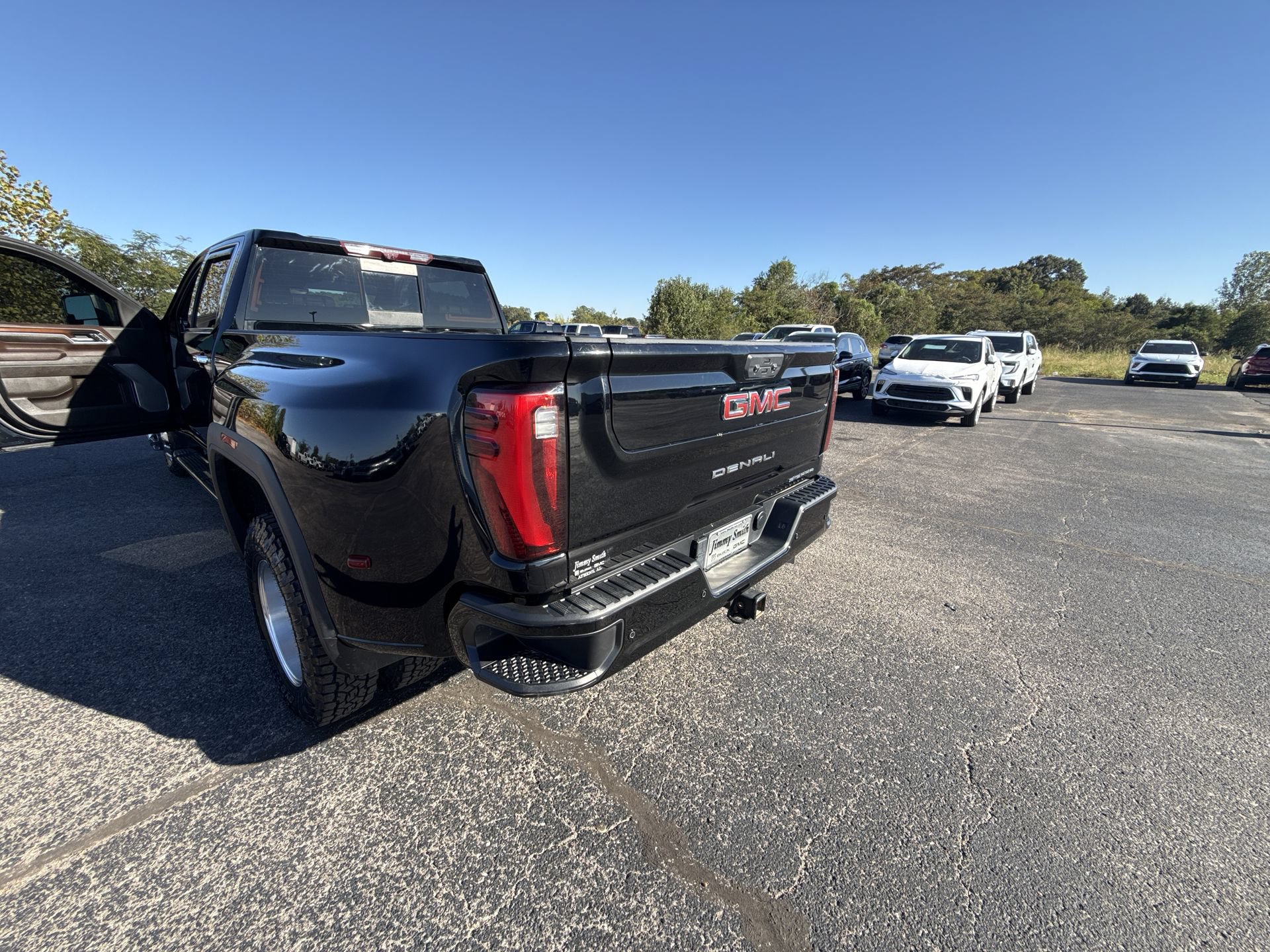 Used 2024 GMC Sierra 3500 Denali w/ Denali Reserve Package AWD/4WD image 33