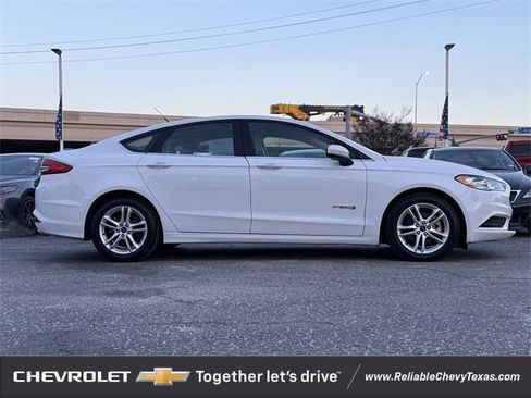 Used 2018 Ford Fusion S image 4