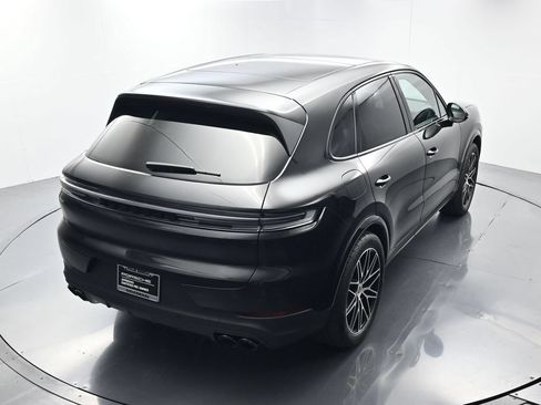 Certified 2025 Porsche Cayenne AWD/4WD image 39