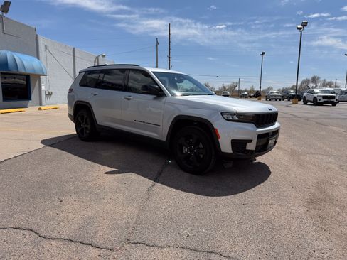 Used 2023 Jeep Grand Cherokee L Laredo AWD/4WD image 4