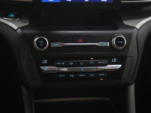 Used 2020 Ford Explorer XLT w/ Equipment Group 202A AWD/4WD image 20