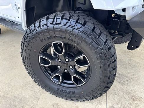 Used 2017 Jeep Wrangler Unlimited Sahara AWD/4WD image 32