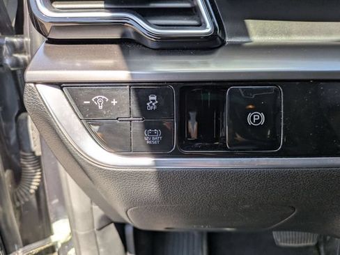 Used 2023 Kia Sportage EX AWD/4WD image 16
