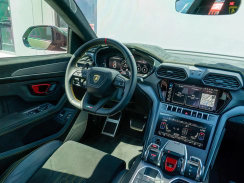 Used 2024 Lamborghini Urus Performante AWD/4WD image 63
