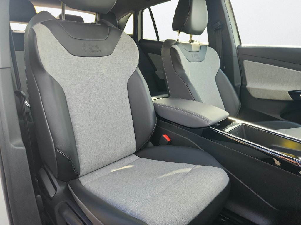 Certified 2023 Volkswagen ID.4 Pro AWD/4WD image 24