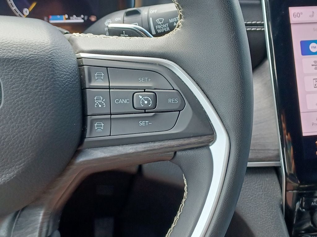 Used 2024 Jeep Grand Cherokee L Limited AWD/4WD image 15