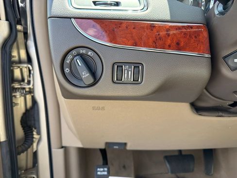 Used 2013 Chrysler Town & Country Touring-L w/ Driver Convenience Group FWD image 29