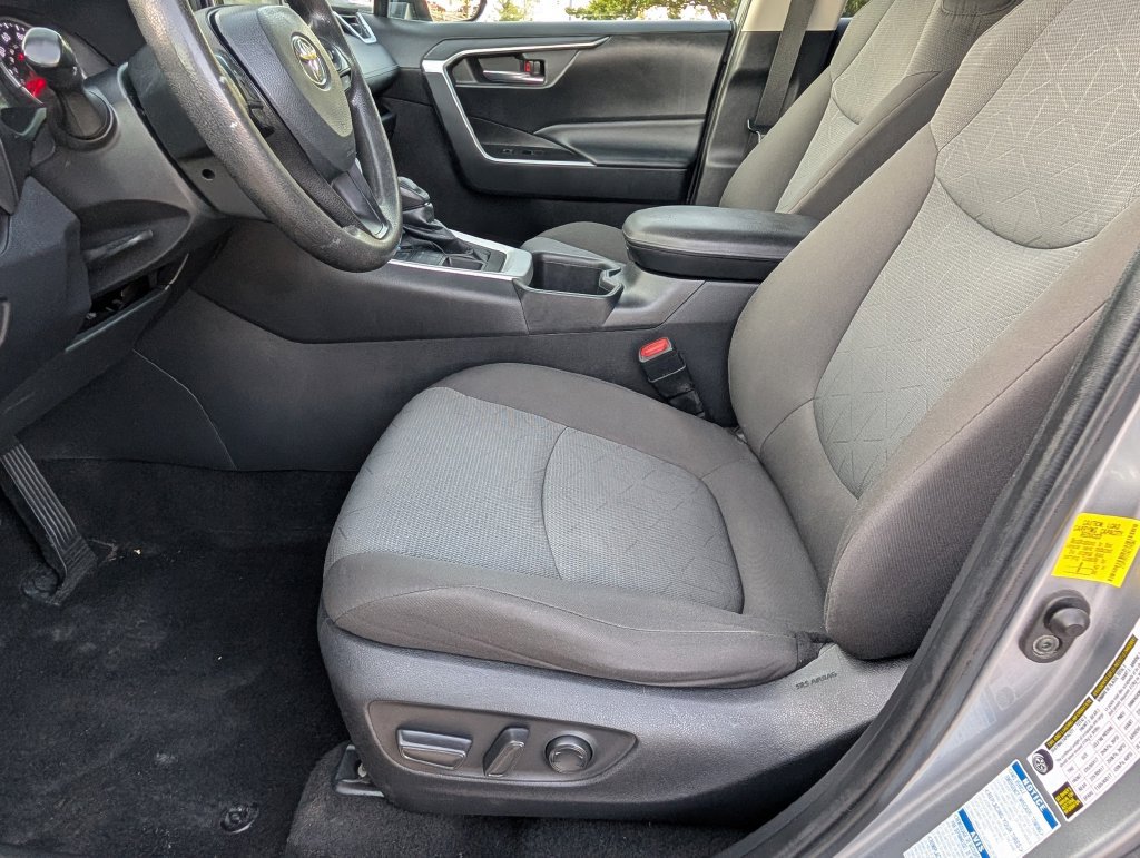 Used 2022 Toyota RAV4 XLE AWD/4WD image 12
