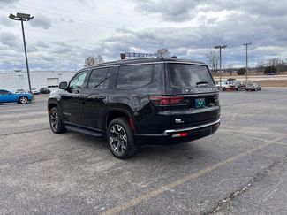 Used 2023 Jeep Wagoneer Series III w/ Preferred Equipment Group video 3