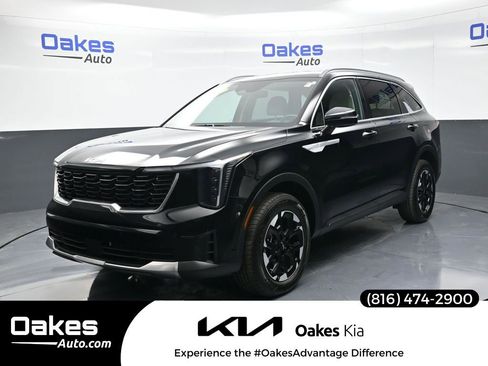 Certified 2025 Kia Sorento S AWD/4WD image 1
