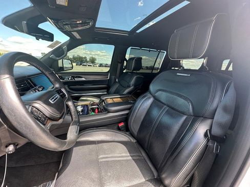 Used 2022 Jeep Grand Wagoneer Series II AWD/4WD image 21