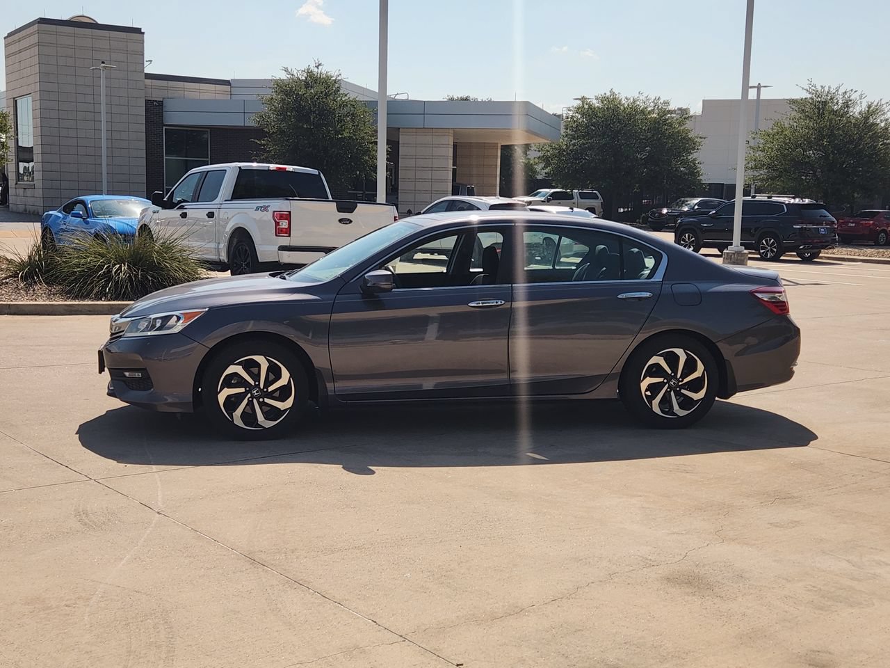 Used 2017 Honda Accord EX image 4