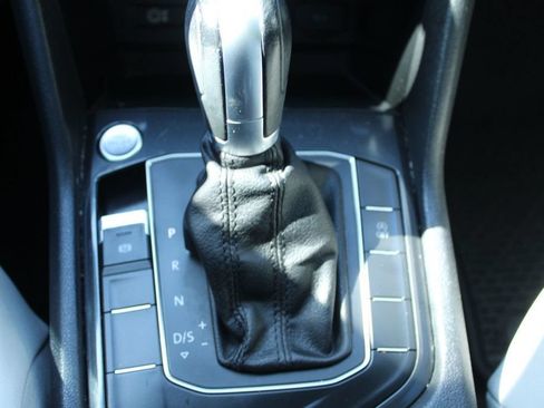 Used 2018 Volkswagen Tiguan SE FWD image 20