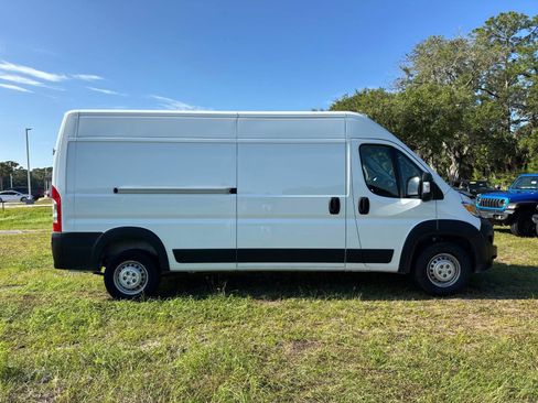 Used 2025 RAM ProMaster 2500 w/ Convenience Group FWD image 2