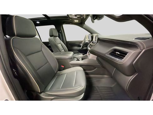 Used 2023 GMC Yukon SLT w/ SLT Luxury Package AWD/4WD image 19