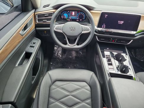 Used 2024 Volkswagen Atlas SE w/ Black Wheel Package FWD image 15