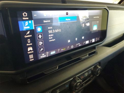 Used 2025 Jeep Wrangler Sport image 17