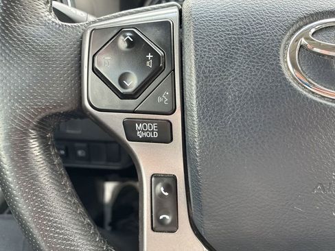 Used 2020 Toyota Tacoma SR5 AWD/4WD image 15