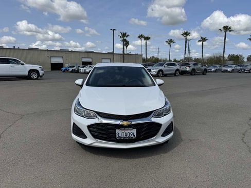 Used 2019 Chevrolet Cruze LS image 4