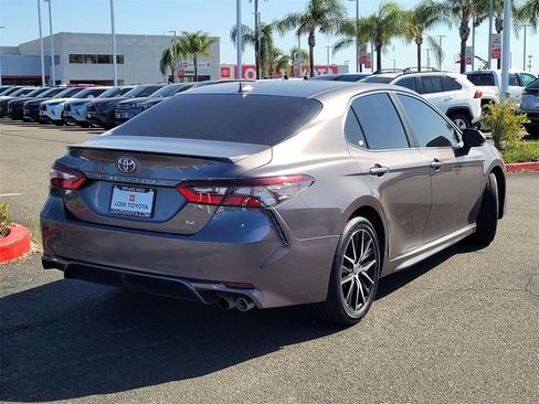 Used 2022 Toyota Camry SE image 4