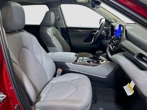 New 2026 Toyota Highlander Limited image 2