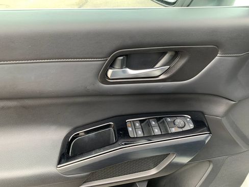 Used 2023 Nissan Pathfinder SL AWD/4WD image 12