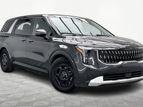 Used 2025 Kia Carnival image 12