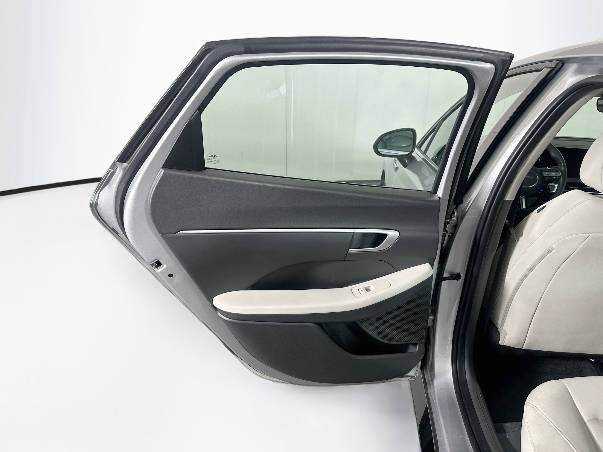 Used 2025 Hyundai Sonata SEL FWD image 25