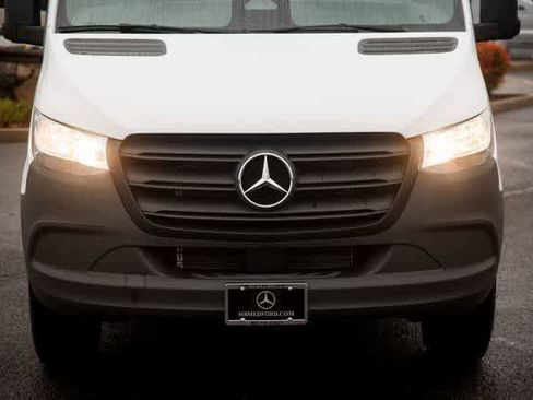 Used 2025 Mercedes-Benz Sprinter 2500 image 12