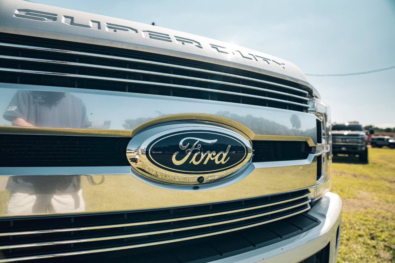 Used 2019 Ford F250 Limited w/ FX4 Off-Road Package AWD/4WD image 9